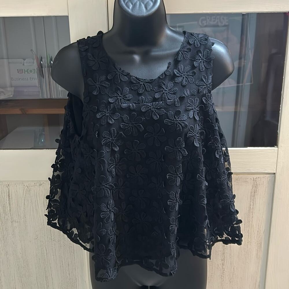 Mango Cropped Trapeze Tank With Floral Embellishments